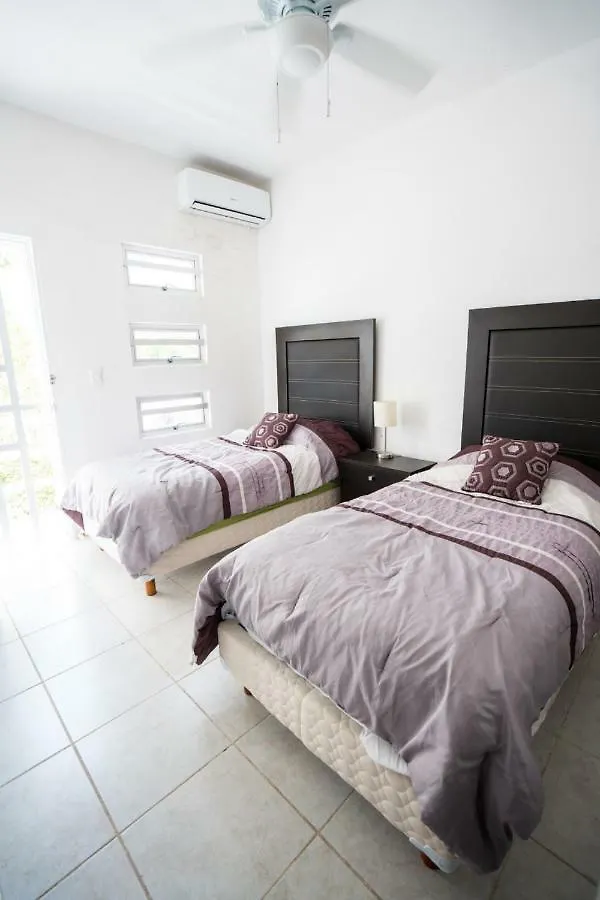 شقة بويرتو موريلوس  في Casa Carolina - 5 Min To Beach By Car, Comfortable, Clean, Nice Admosphere
